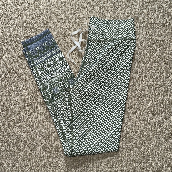 White Fox Sarah’s Day Active wear collection - Picture 1 of 4